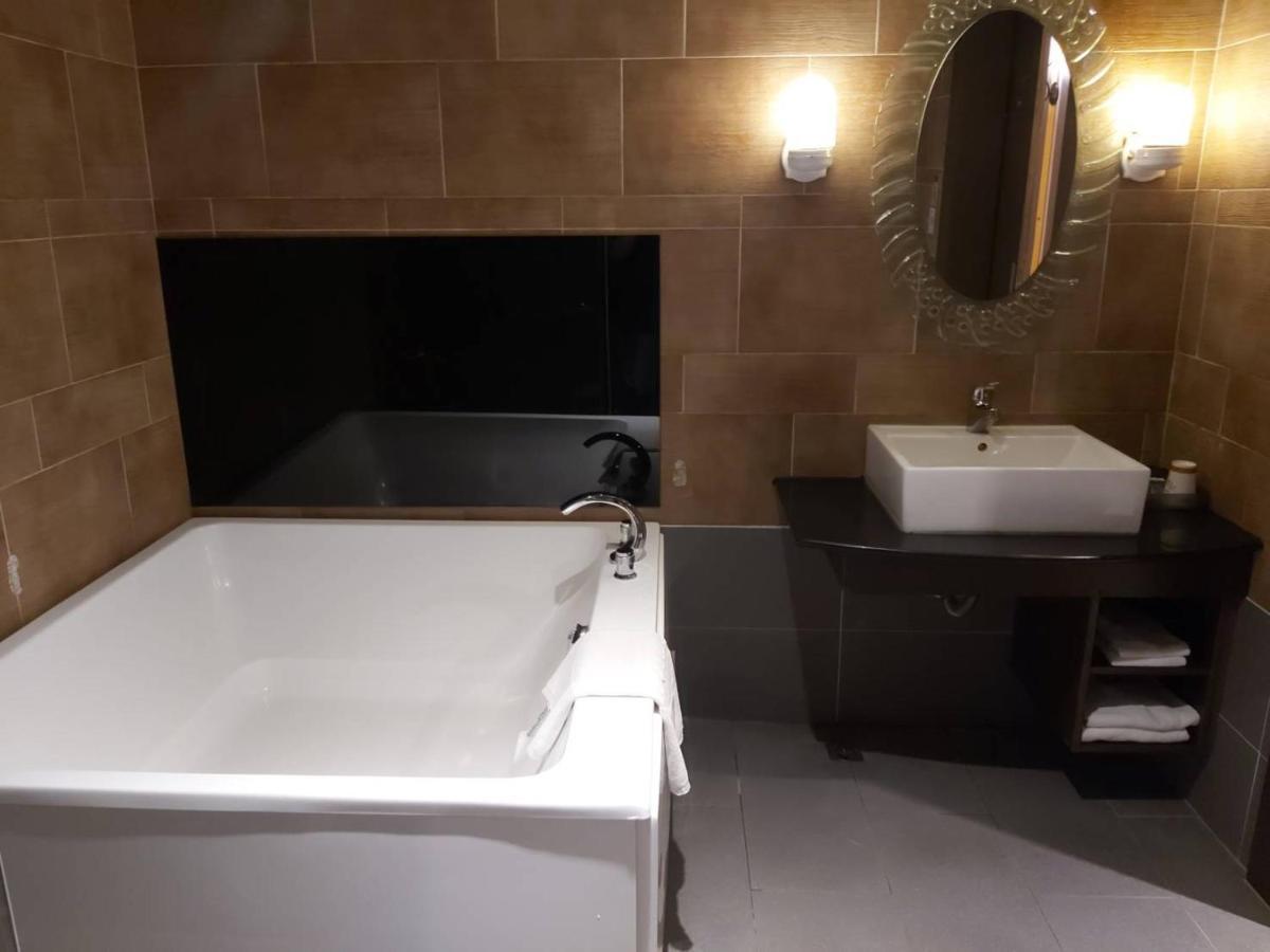 Chateau Motel Kaohsiung Dış mekan fotoğraf
