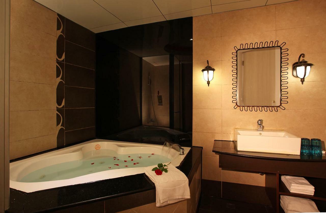 Chateau Motel Kaohsiung Dış mekan fotoğraf
